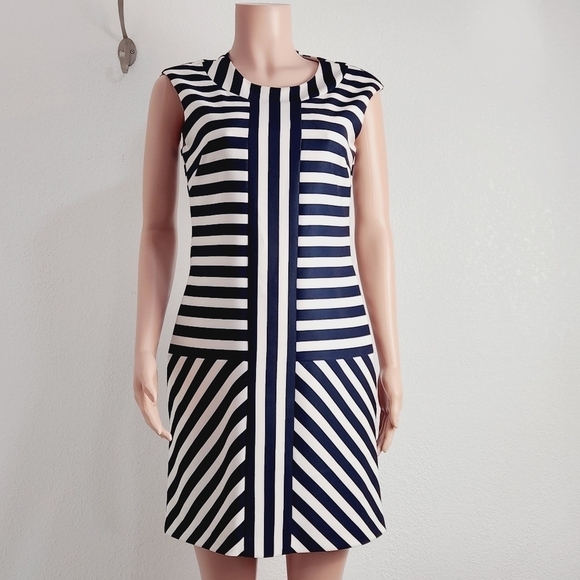 𝅺TAYLOR Dresses Women's Mock Neck Stripe Shft Dress Size: 8 - Picture 1 of 12